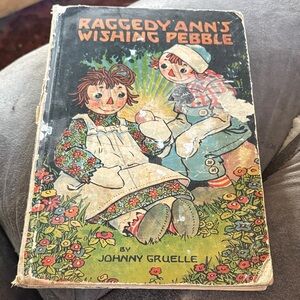Raggedy Ann's Wishing Pebble Book